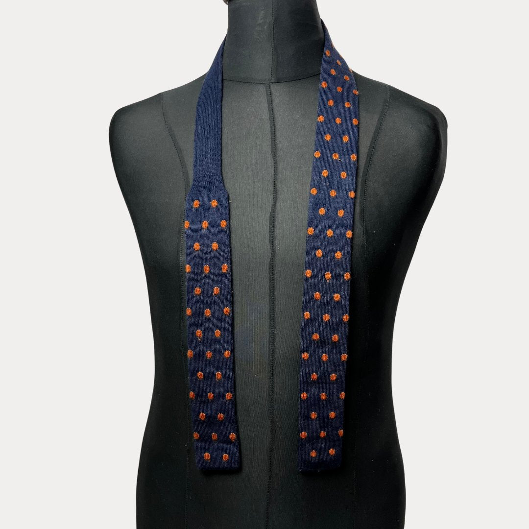 Knitted polka dot slim necktie