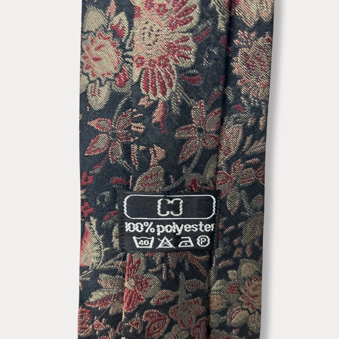 Floral necktie