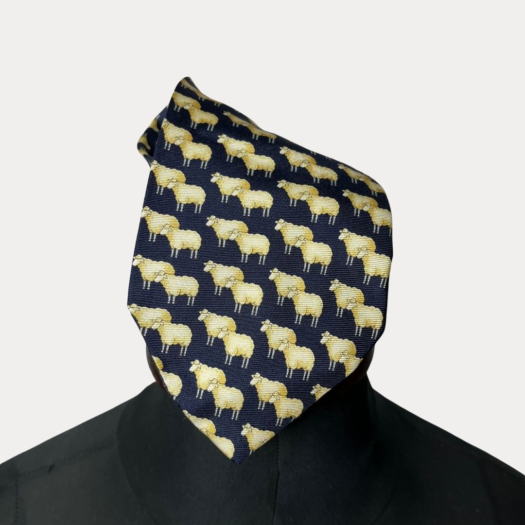 Sheep pattern necktie