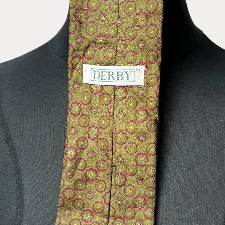 Derby medallion pattern necktie