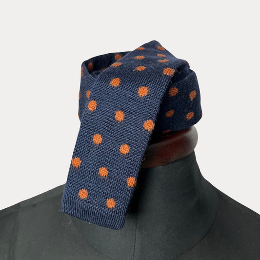 Knitted polka dot slim necktie