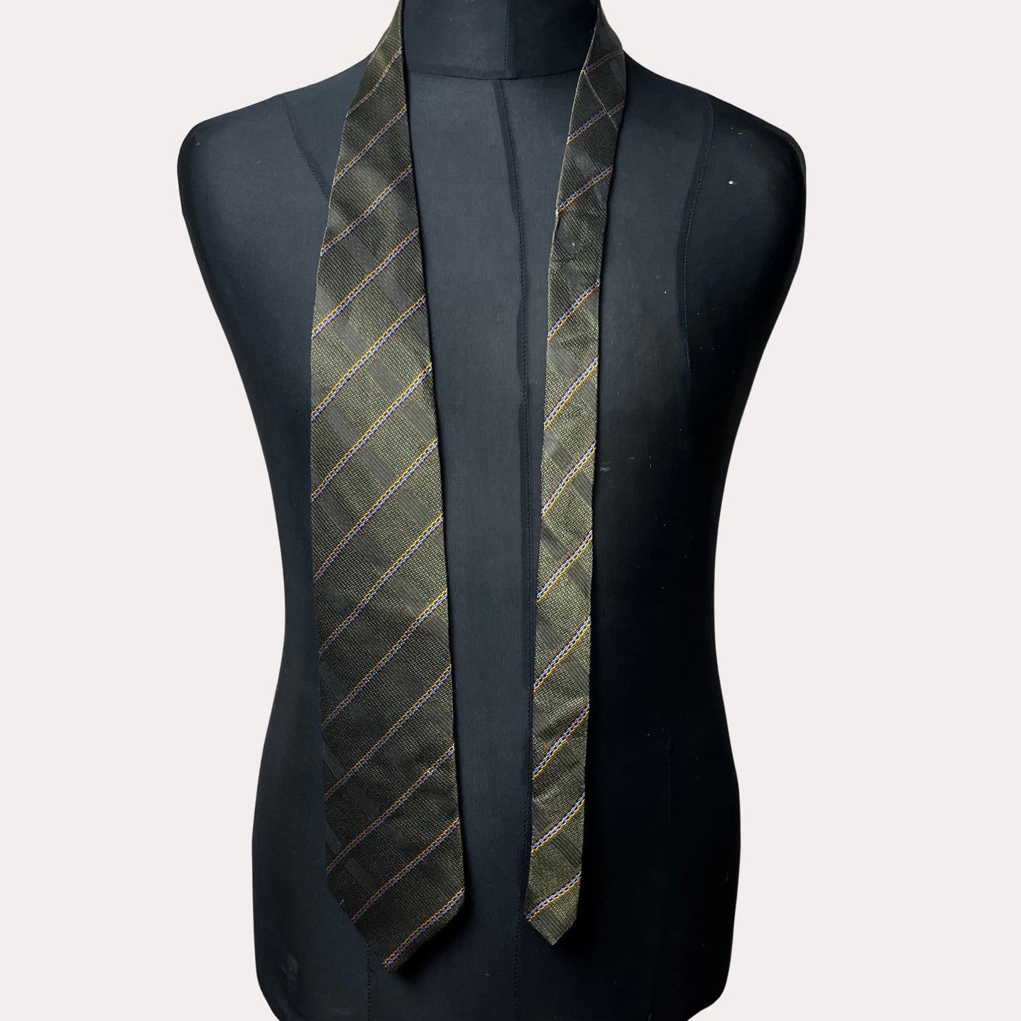 Motivum necktie