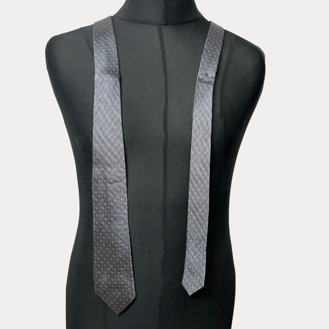 Gear dotted necktie