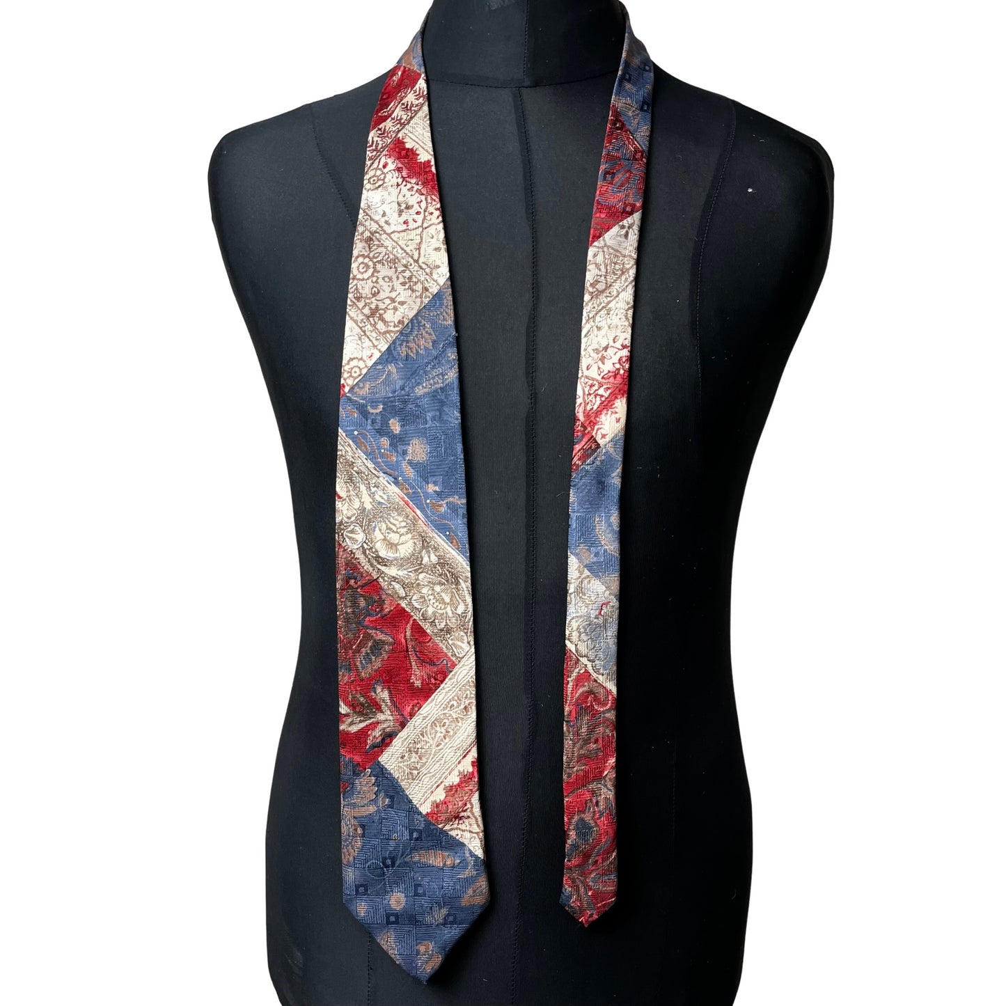 Patterned necktie