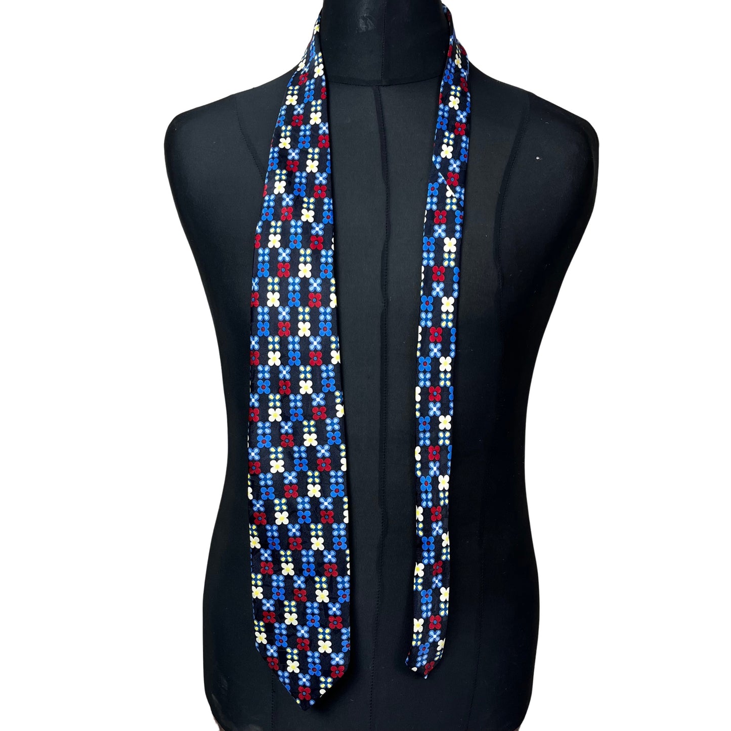 Adamant necktie