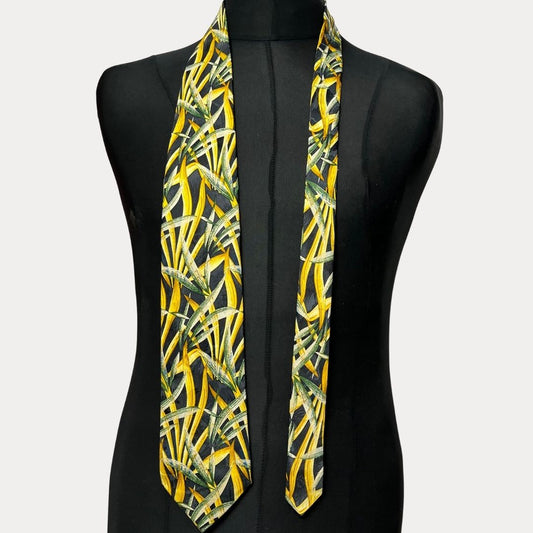 Leaf pattern necktie