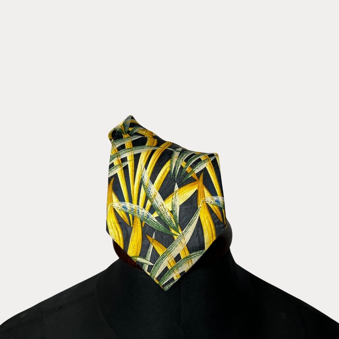 Leaf pattern necktie