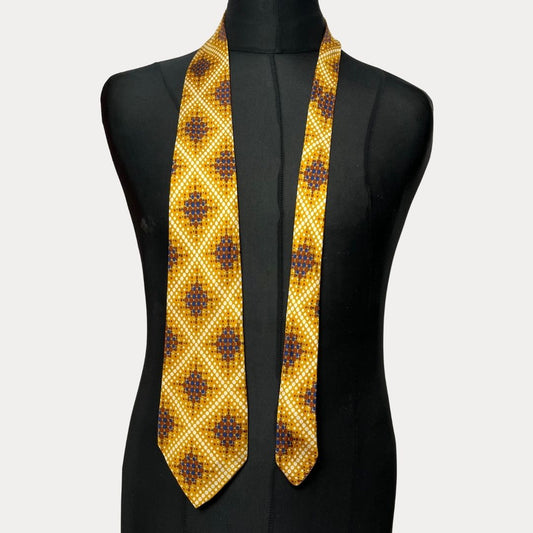 Diamond pattern necktie