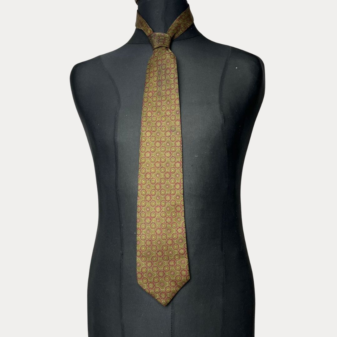 Derby medallion pattern necktie