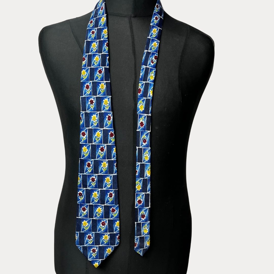 Geometric floral necktie