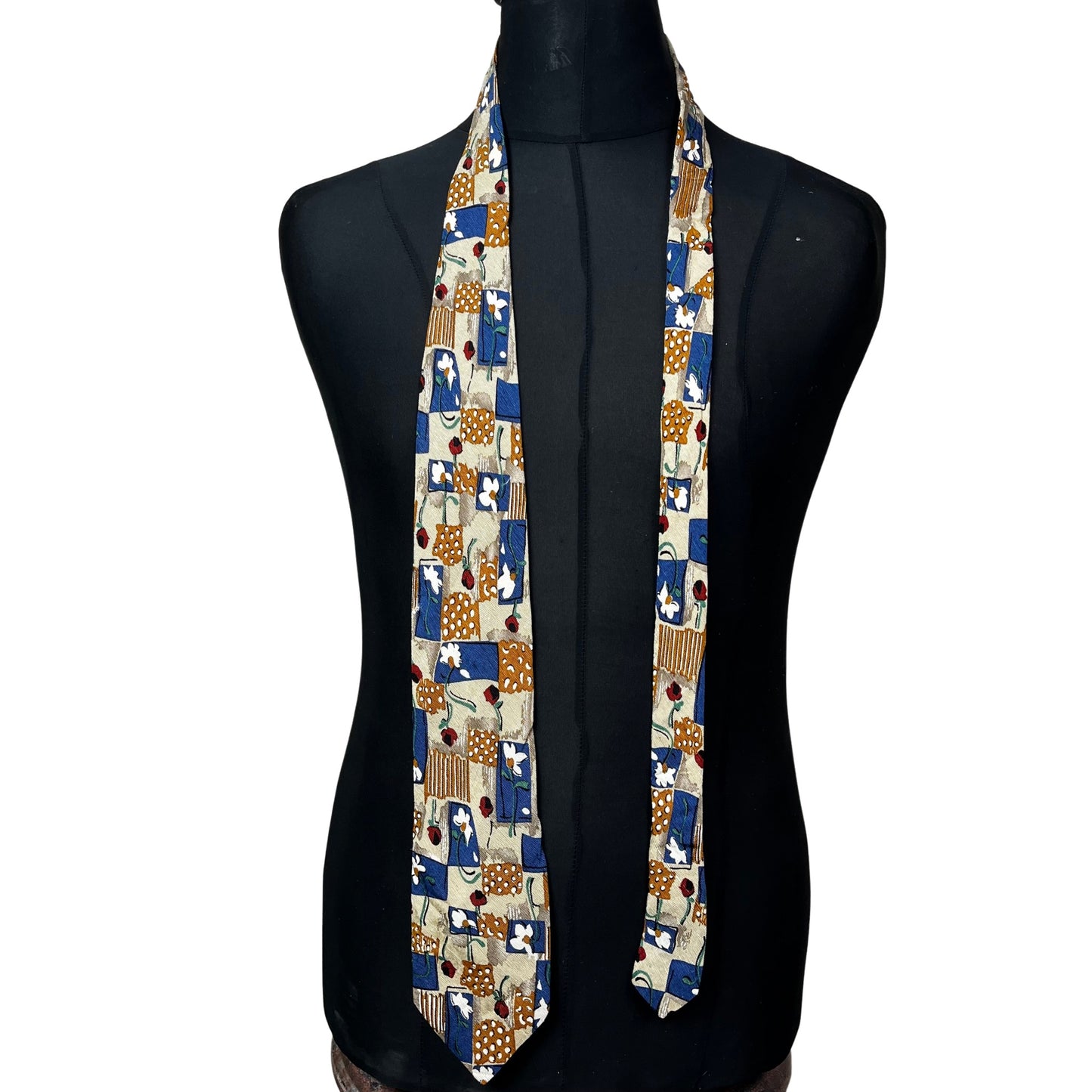 Floral necktie