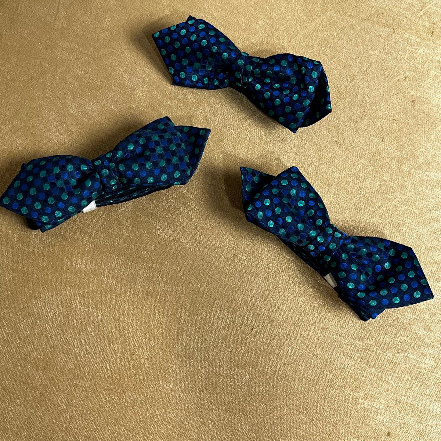 Dotted bowtie