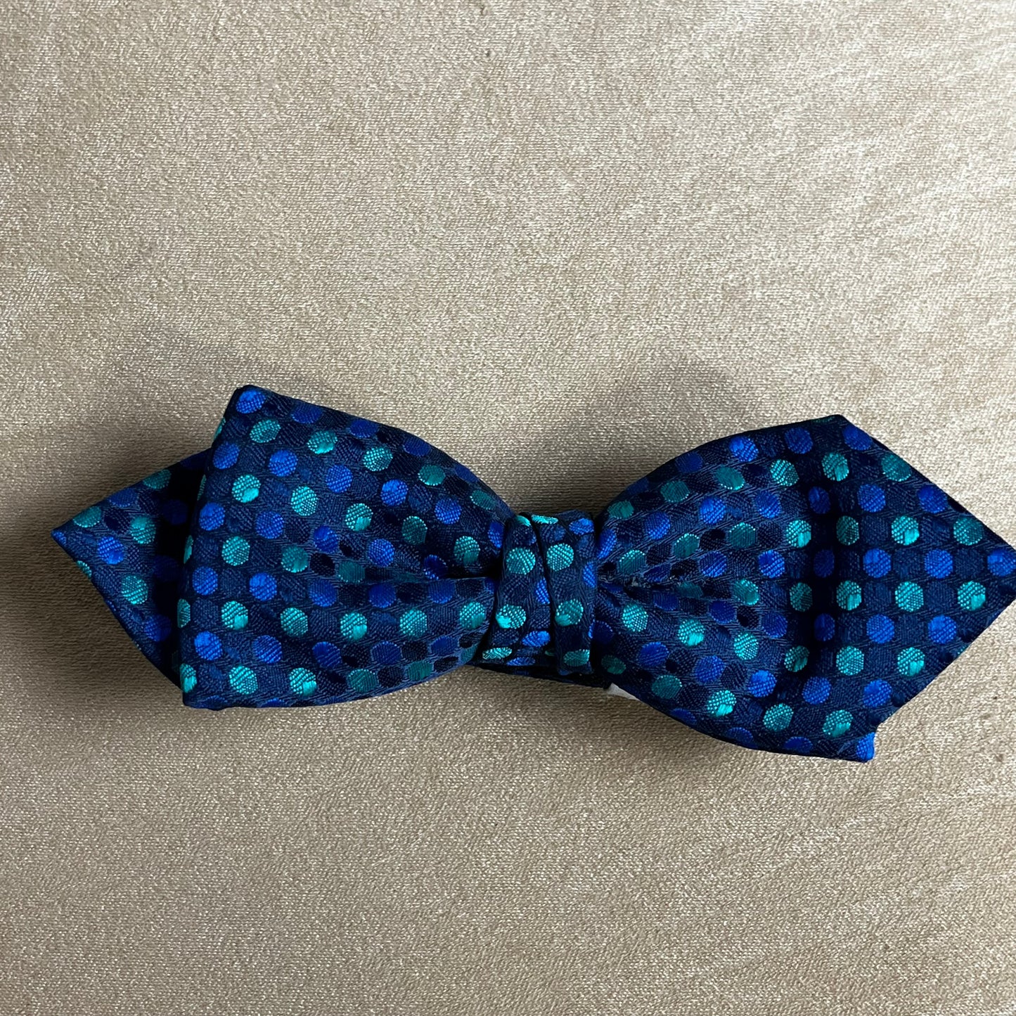 Dotted bowtie