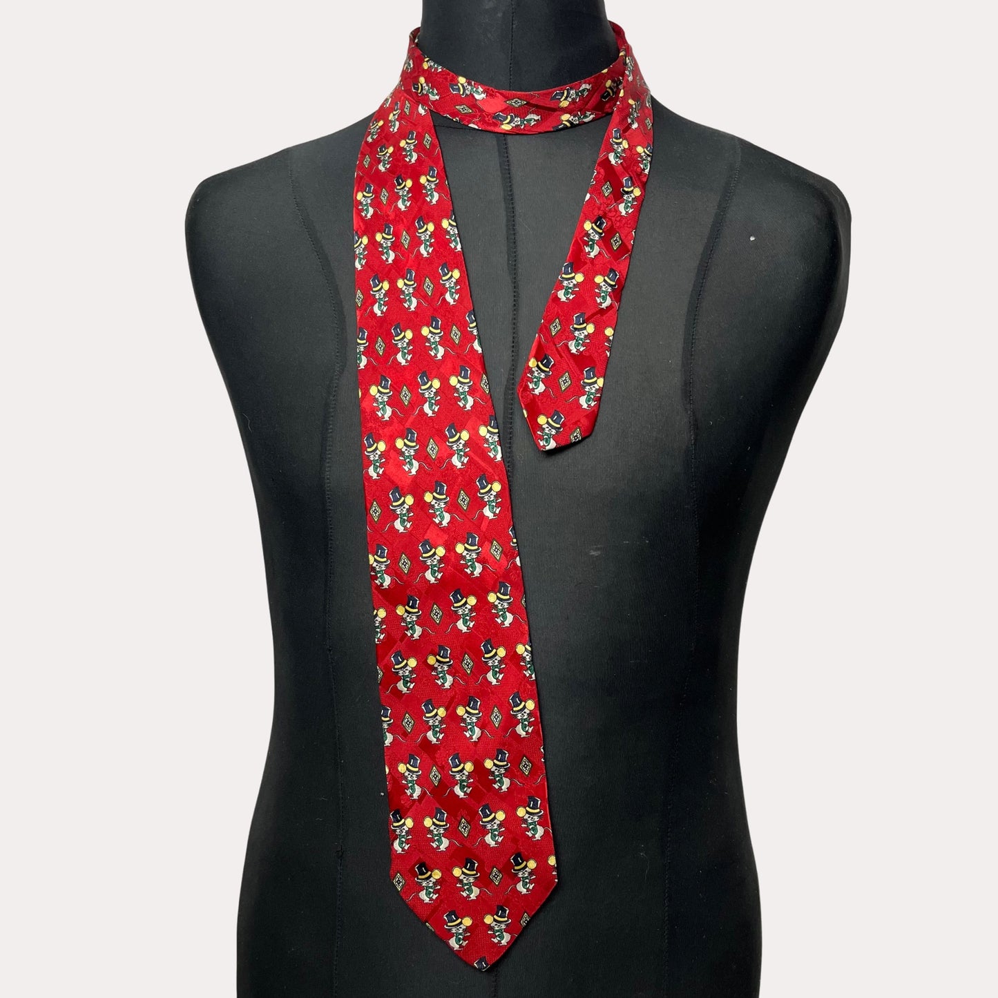 Cat pattern necktie